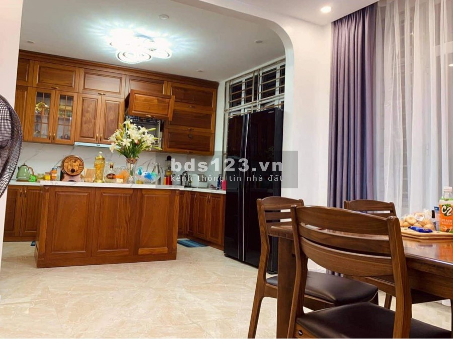 Nhà trung tâm quận Đống Đa, ô tô vào tận cửa, DT 40m2, 5 tầng mặt tiền 6.8m giá 5.9 tỷ