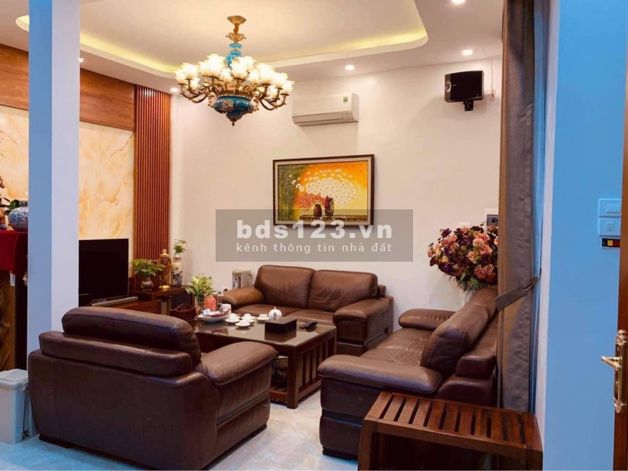 Nhà trung tâm quận Đống Đa, ô tô vào tận cửa, DT 40m2, 5 tầng mặt tiền 6.8m giá 5.9 tỷ