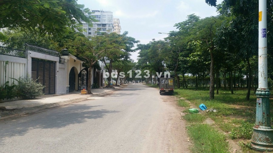 Cần bán lô đất mặt tiền sông đường 51 hướng tây bắc Giá bán 82 triệu/m2 Tel.0914.392.070