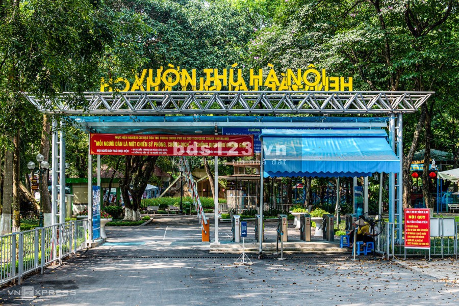 Mặt đường Bưởi Kinh Doanh tốt ngay gần nút giao Kim Mã Cầu Giấy. Chỉ 5.5 tỷ
