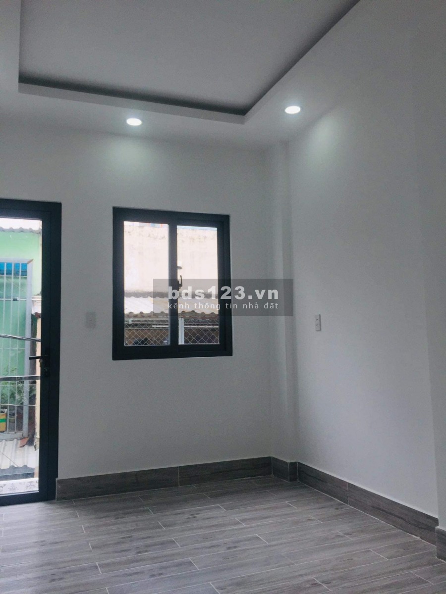 Hot Hot Nhà 1 Trệt 2 Lầu Sân Trước Hưng Long, Bình Chánh