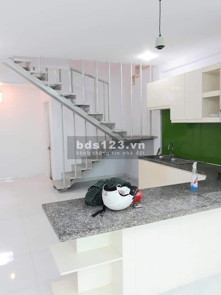 Bán nhà ngang 4.3 x 10 m, phường 10, Tân Bình, 4.6 tỷ.