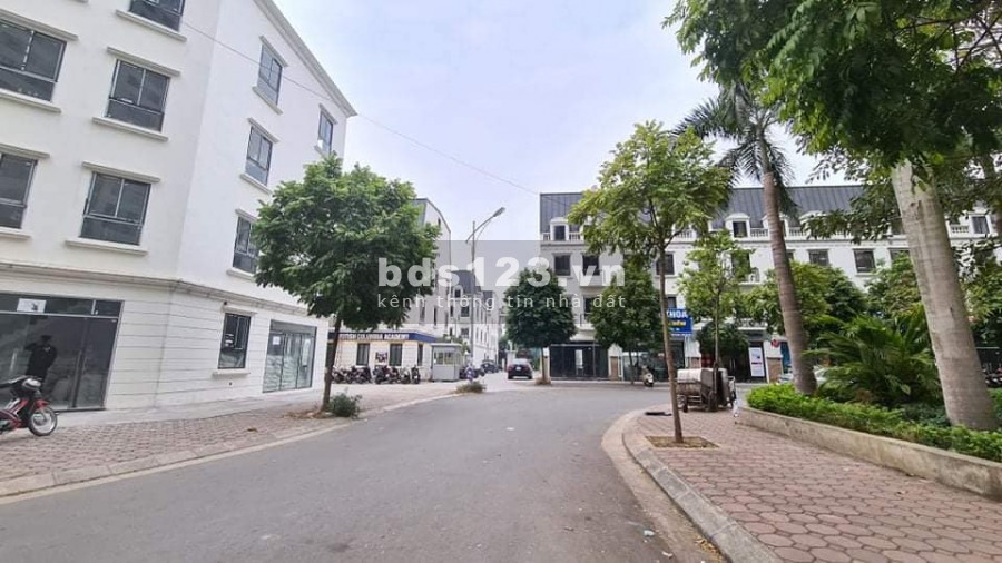 BÁN NHÀ NGAY GẦN MẶT DƯỜNG VĂN KHÊ 147m2 4 TẦNG 28M MẶT TIỀN GIÁ CHỈ CÓ 18,5 TỶ