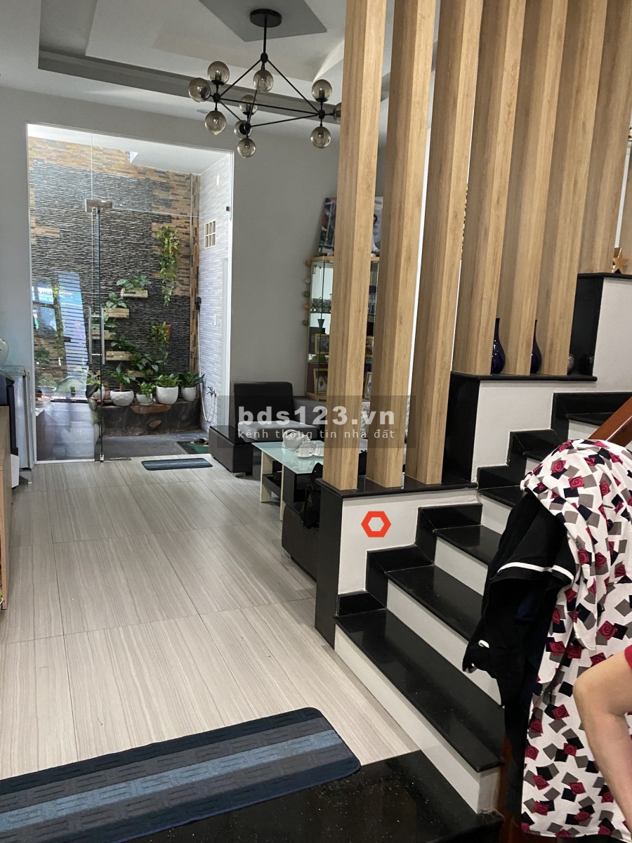 MT Vũ Huy Tấn, 4x18m trệt 3 lầu, 5P 5WC, nhà mới full nội thất máy lạnh