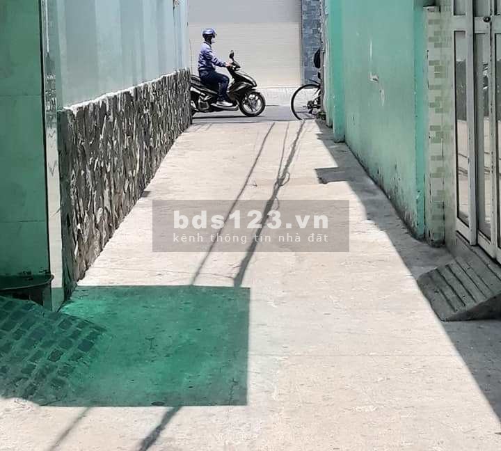 Bán nhà ngang 4.3 x 10 m, phường 10, Tân Bình, 4.6 tỷ.