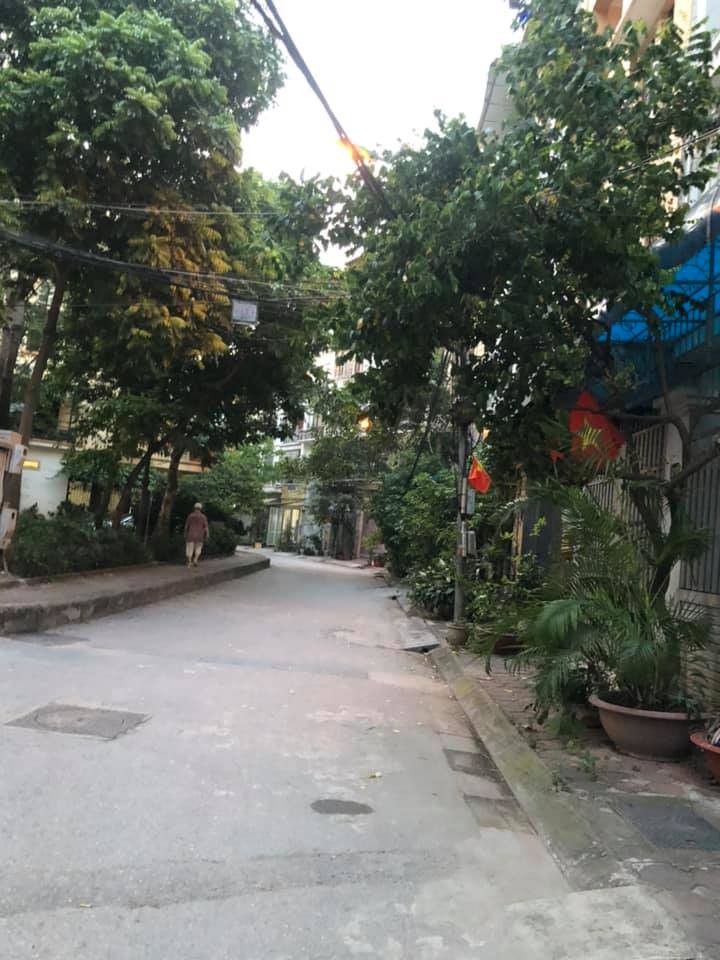Bán nhà DT 42m, MT 4m , 3T, giá chào 4.6 tỷ.Lạc Long Quân, Tây Hồ.