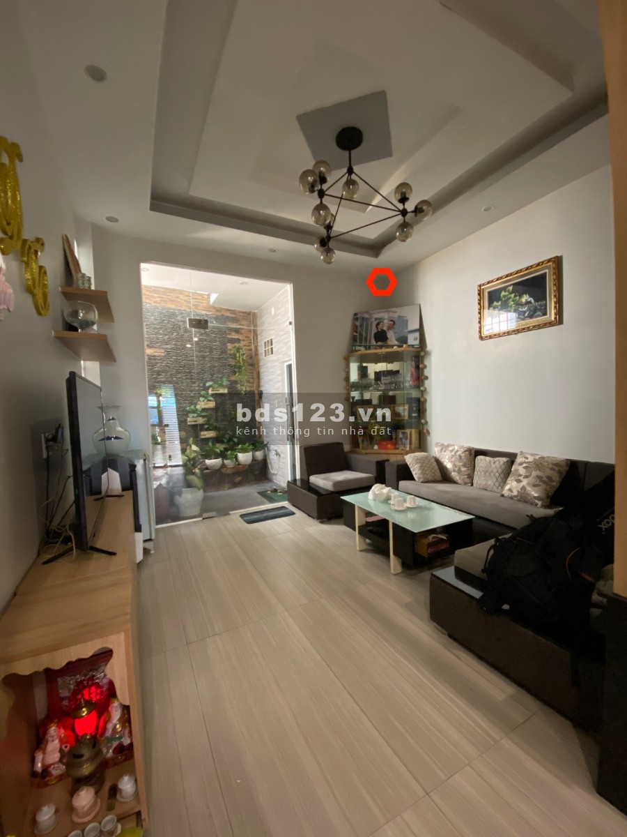 MT Vũ Huy Tấn, 4x18m trệt 3 lầu, 5P 5WC, nhà mới full nội thất máy lạnh