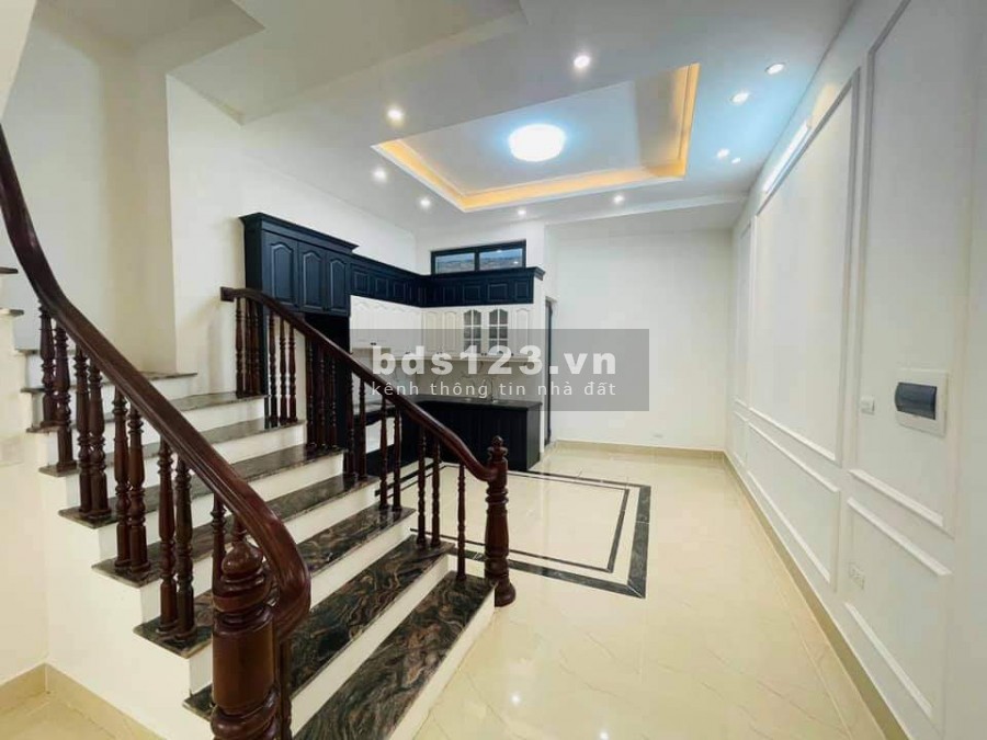 Bán GẤP nhà ngõ 68 Ngọc Thụy - LONG BIÊN DT, 42m2 ,5T ,Mt4.2m,