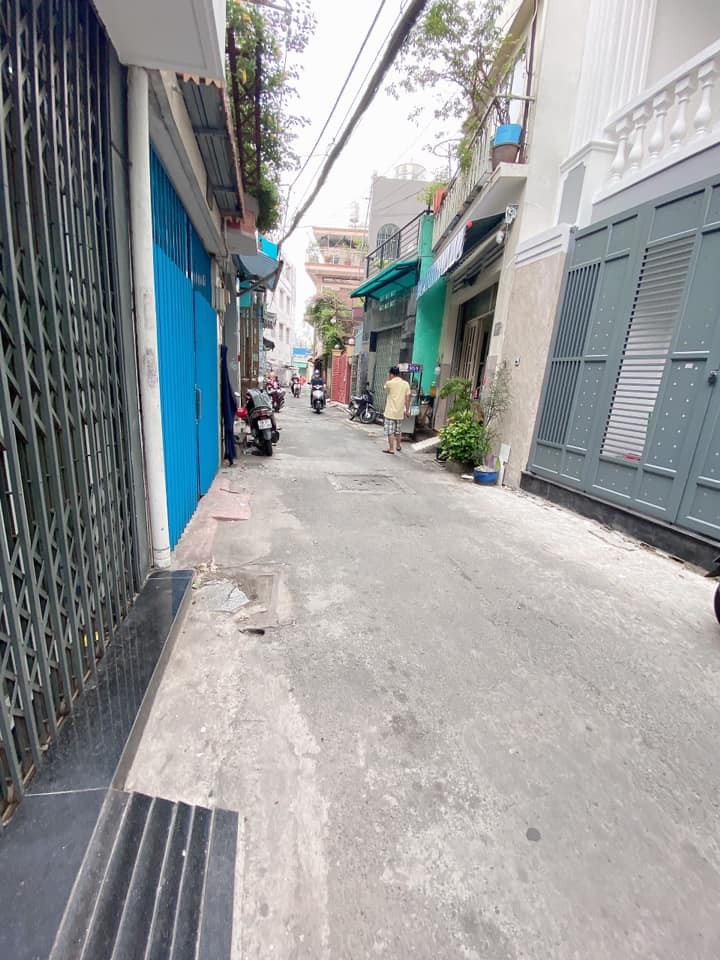 Vay xã hội đen Bán gấp Nhà đẹp long lanh, 392/8B Nguyễn Tri Phương, Quận 10, 40m2, 3 Tầng, 5 Tỷ 2