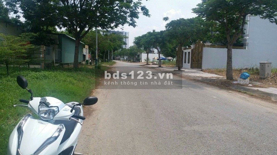 Cần bán lô đất mặt tiền sông đường 51 hướng tây bắc Giá bán 82 triệu/m2 Tel.0914.392.070