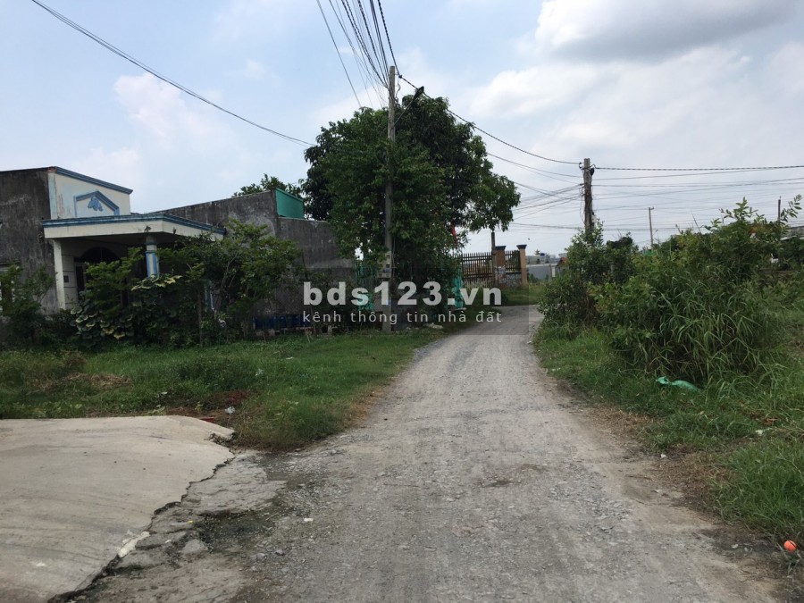 Chủ bán gấp 200m2 Ấp 2 Hữu Thạnh giá 600 triệu, SHR