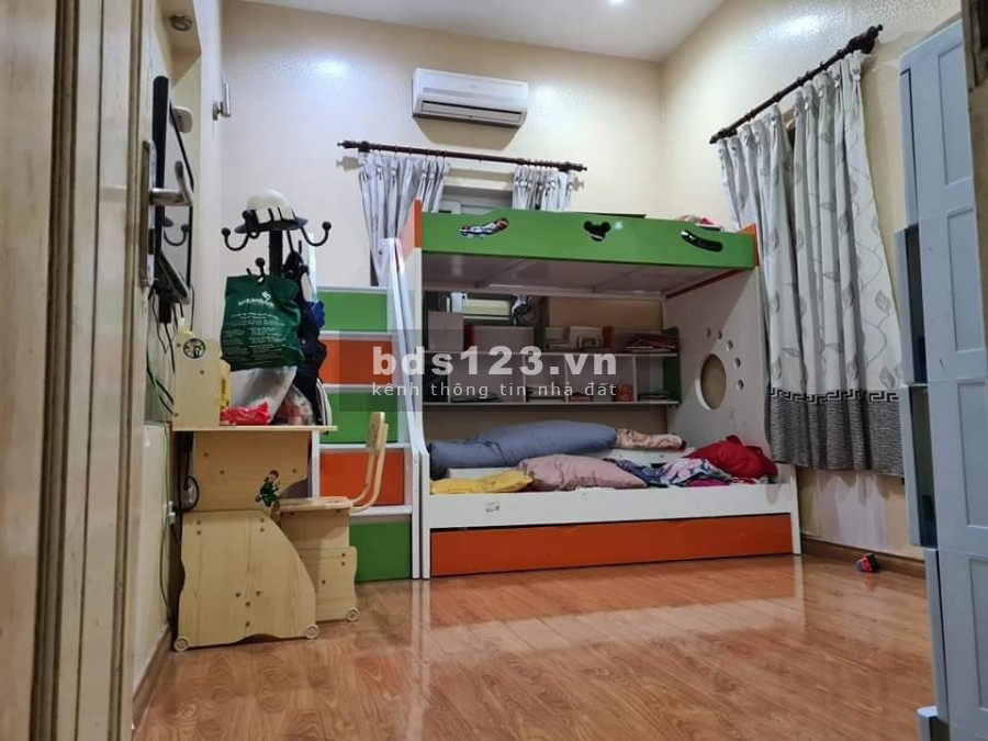Cạnh chợ Mơ Bạch Mai 2,65 tỉ 50m2 MT 13m lô góc 2 thoáng