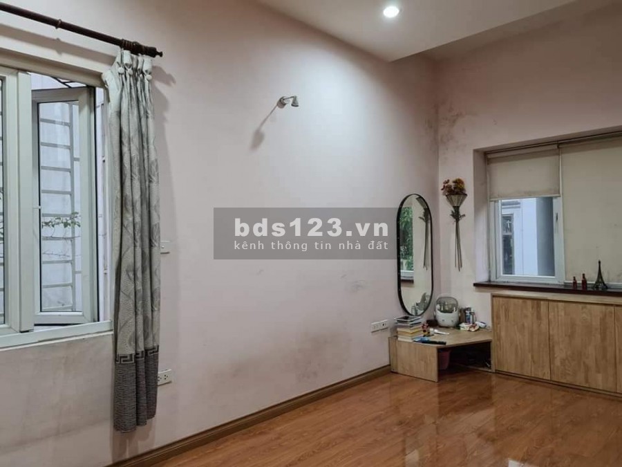 Cạnh chợ Mơ Bạch Mai 2,65 tỉ 50m2 MT 13m lô góc 2 thoáng