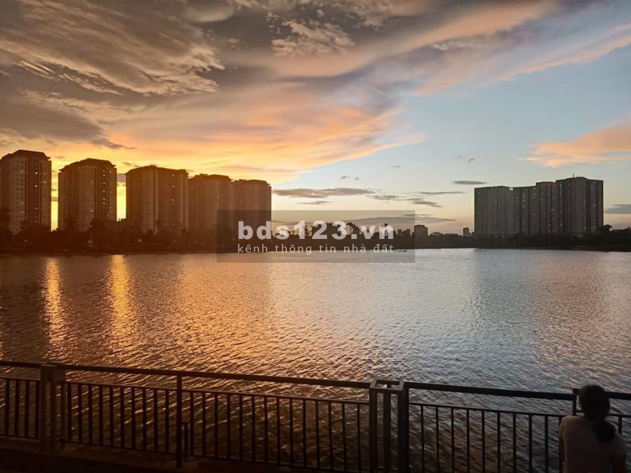 Bán lô đất biệt thự ven hồ dt:200m2 b2.1 bt7 kđt thanh hà cenco5