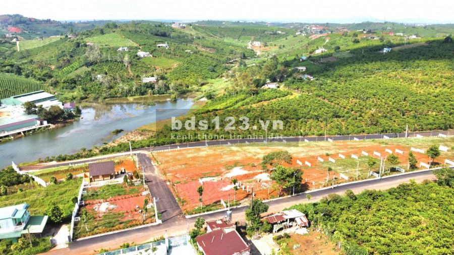 CẦN BÁN GẤP LÔ ĐẤT ĐẸP CỰC HIẾM GIÁP HỒ ĐƯỜNG TÔN THẤT THUYẾT TP BẢO LỘC.