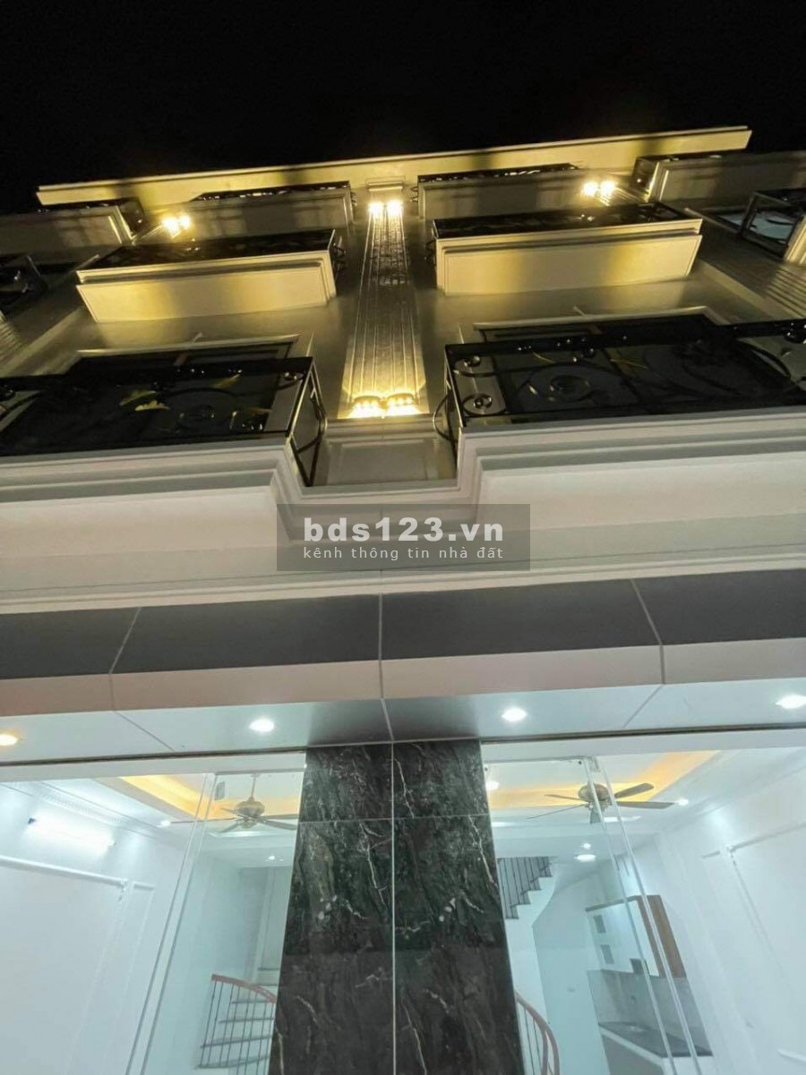 Nhà mới tinh tươm 4.5 tầng tại Trâu Quỳ Gia Lâm HN, đường đẹp giá 2 tỷ 300tr