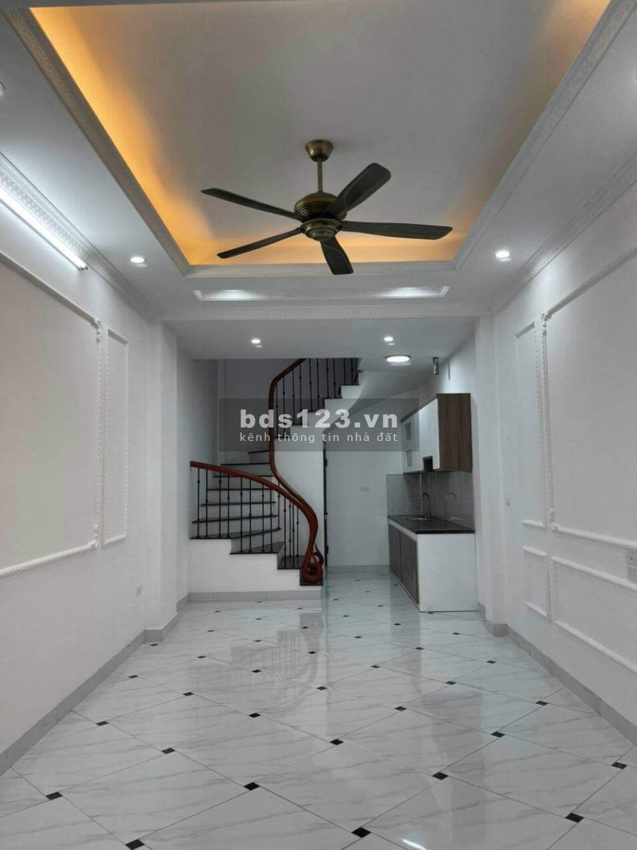 Nhà mới tinh tươm 4.5 tầng tại Trâu Quỳ Gia Lâm HN, đường đẹp giá 2 tỷ 300tr