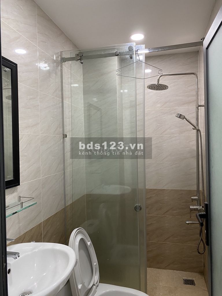 CHDV ngay chợ Hạnh Thông Tây 1tr 4 lầu 8p
