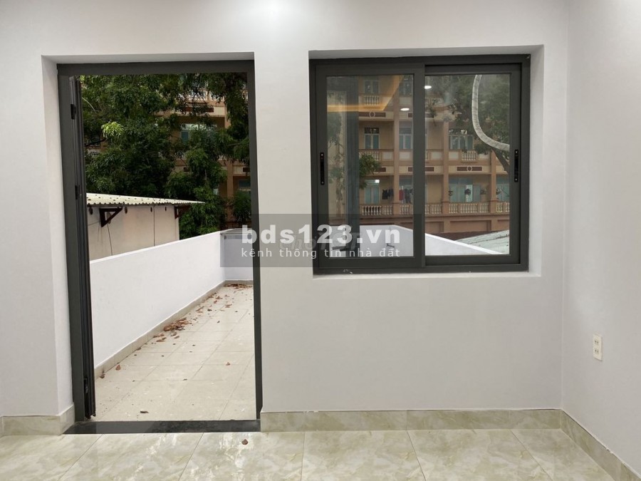 CHDV ngay chợ Hạnh Thông Tây 1tr 4 lầu 8p