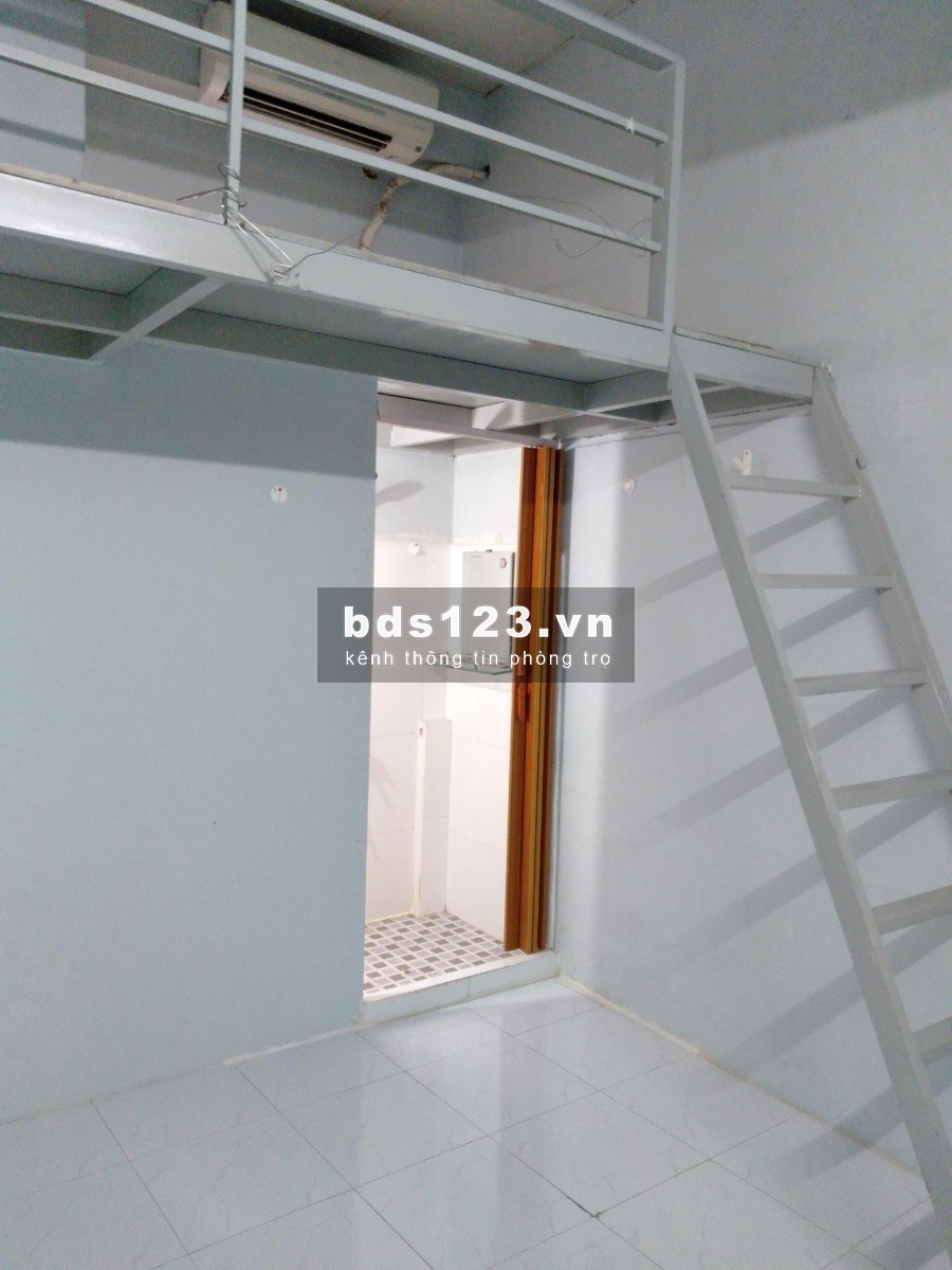 Gía 3tr3/th. Phòng có máy lạnh, gác. Đ/c: 289 Tô Hiến Thành, Q10
