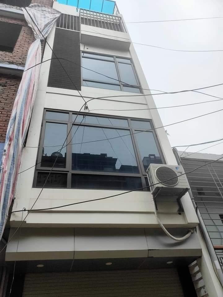 Hoàng Đạo Thành sổ đỏ 32 m2, 5 tầng, mặt tiền 3.3 m giá thương lượng 4.25 tỷ Thanh Xuân.