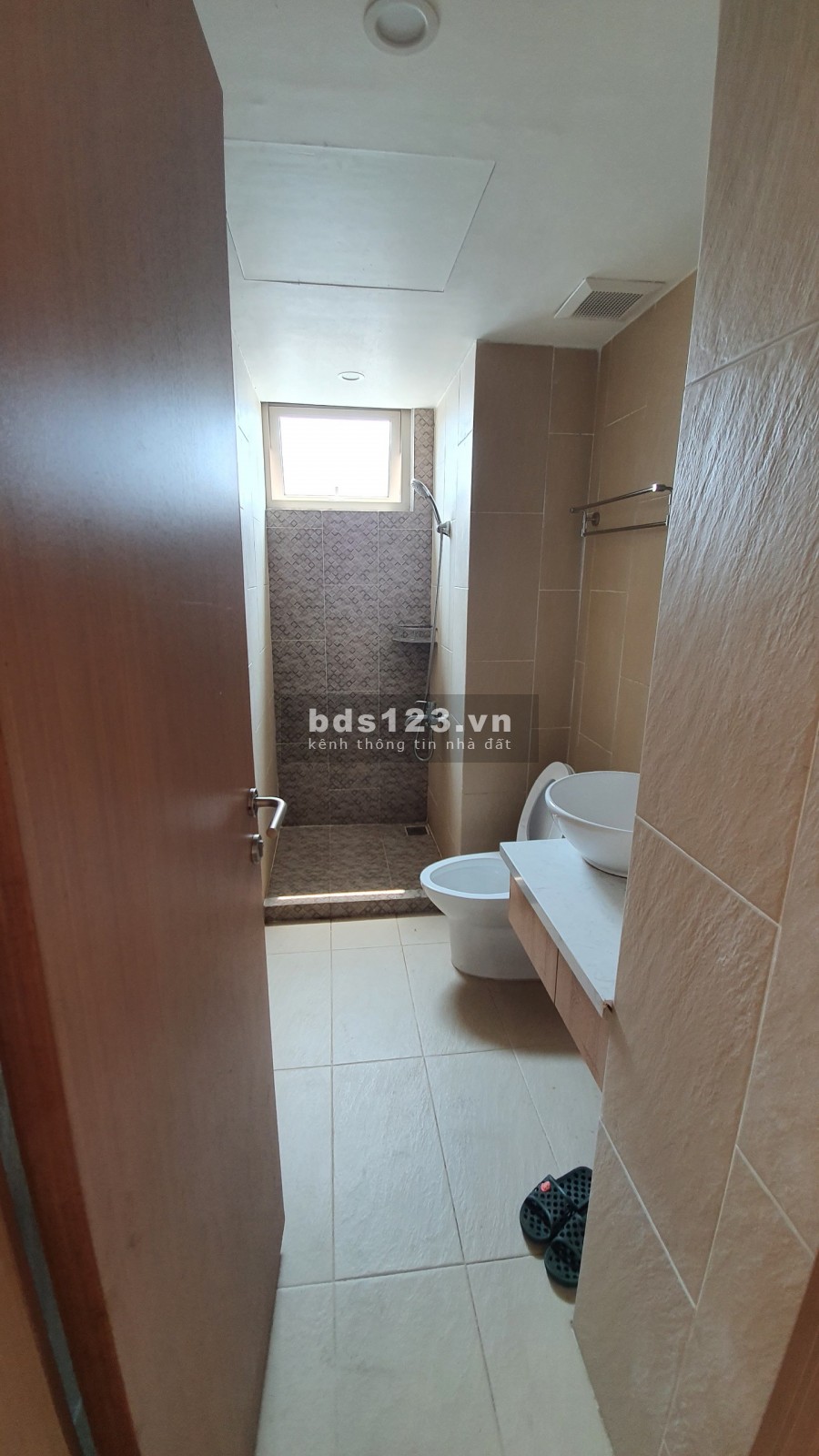 Cho thuê gấp căn hộ ở Mandarin Garden 2 99 Tân Mai, 2 ngủ đồ cơ bản giá 11tr/tháng LH 0327582785