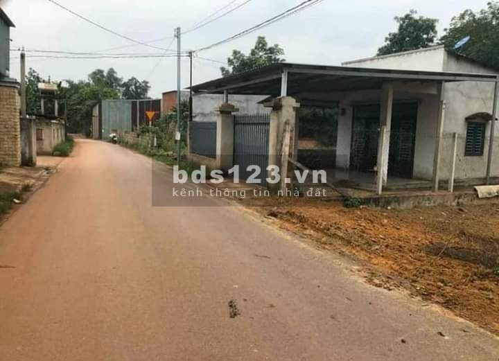 Bán lô đất gần chợ gần trường học , đất có sổ sẵn, giá rẻ