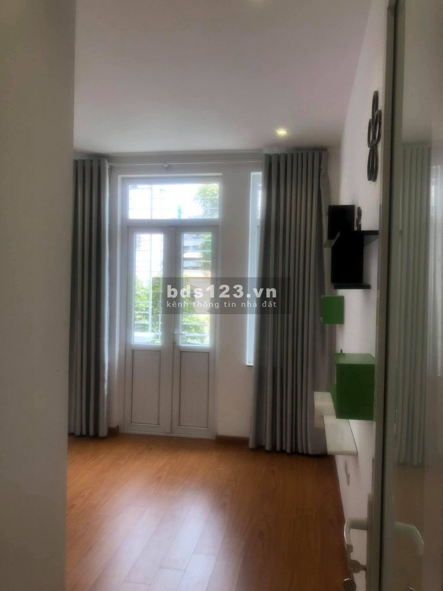 Bán nhà đẹp ở luôn 4 tầng x 43m2 ngõ 1132 đường Láng giá 5,5 tỷ. LH 0912442669