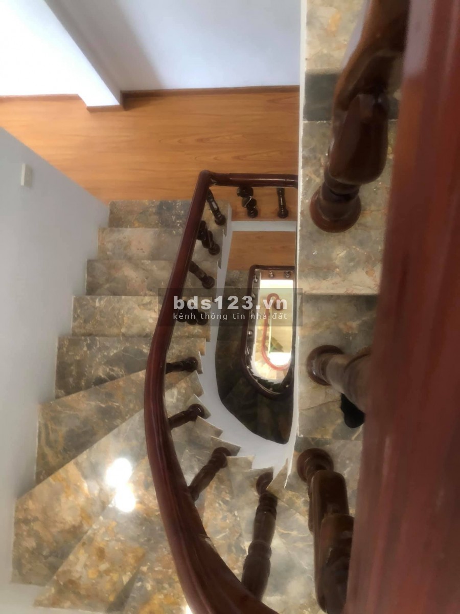 Bán nhà đẹp ở luôn 4 tầng x 43m2 ngõ 1132 đường Láng giá 5,5 tỷ. LH 0912442669