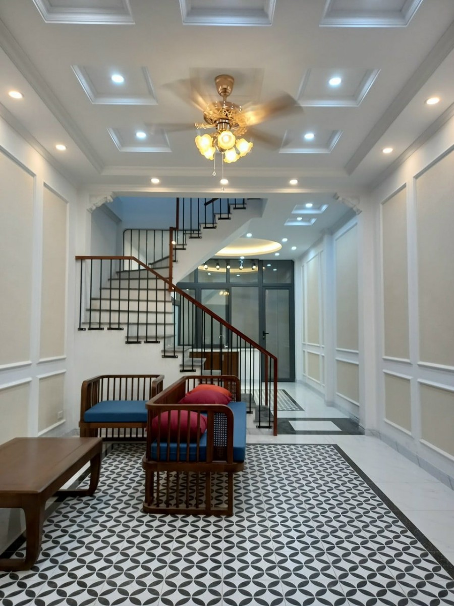 Siêu phẩm lung linh Hoàng Quốc Việt nhà 52m2*5T, giá 5.95 tỷ