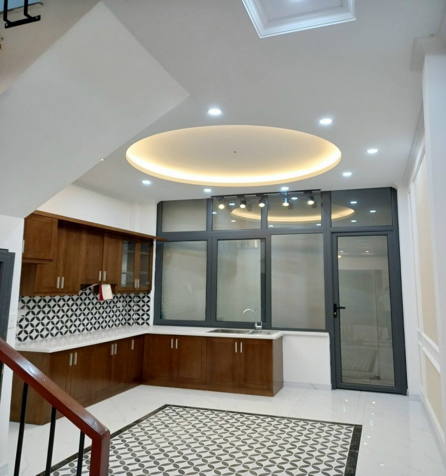 Siêu phẩm lung linh Hoàng Quốc Việt nhà 52m2*5T, giá 5.95 tỷ
