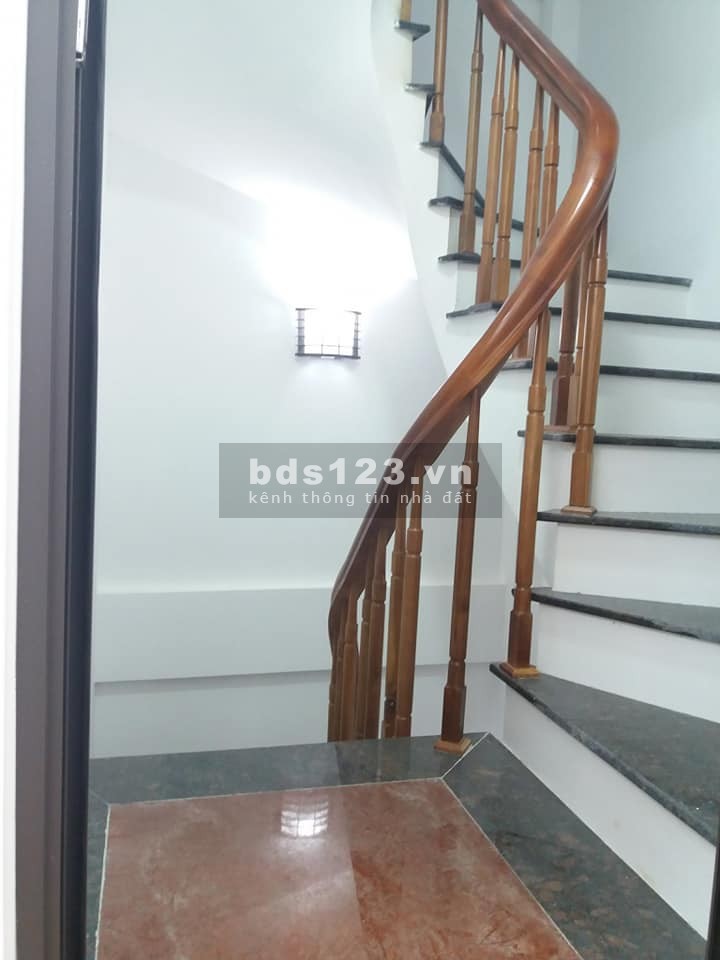 Bán gấp nhà đẹp vị trí vàng Gần phố 5 tầng mặt tiền 4m