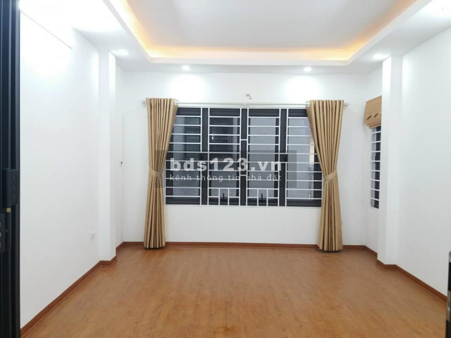 Bán gấp nhà đẹp vị trí vàng Gần phố 5 tầng mặt tiền 4m