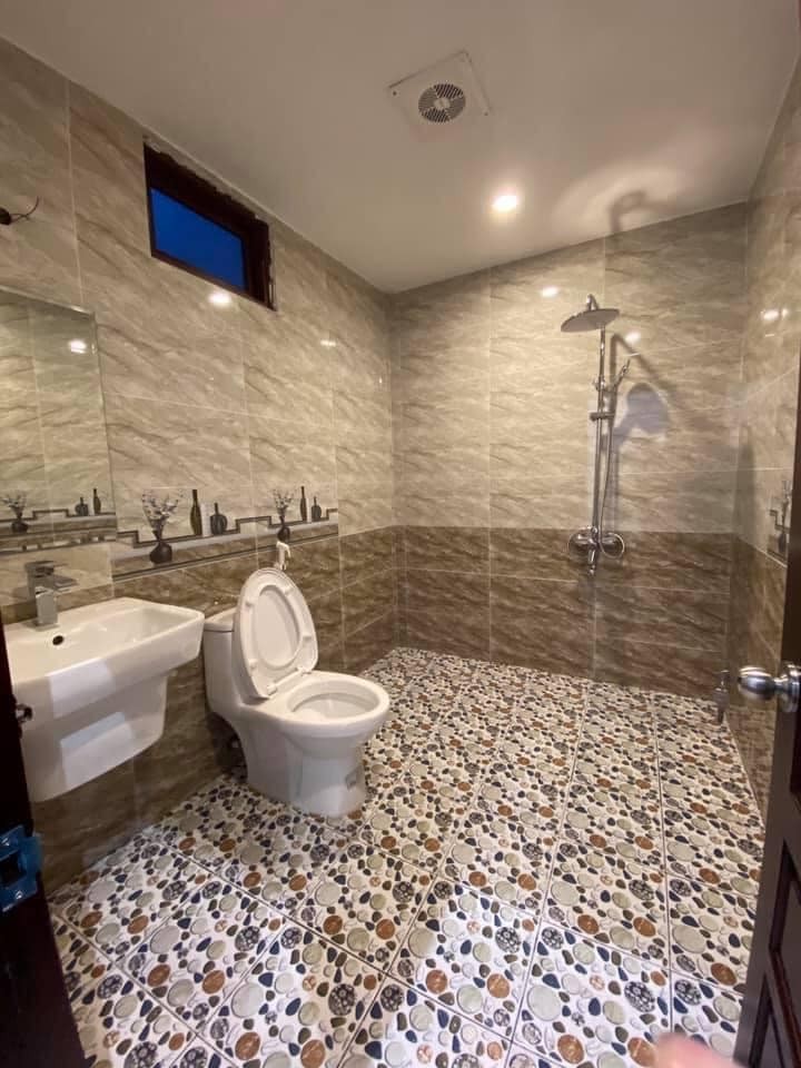 BÁN BIỆT THỰ MẶT PHỐ ĐÊ LA THÀNH, ĐỐNG ĐA, KINH DOANH SẦM UẤT, DT 101M, 5 TẦNG, MT 5.1M, GIÁ 16 TỶ