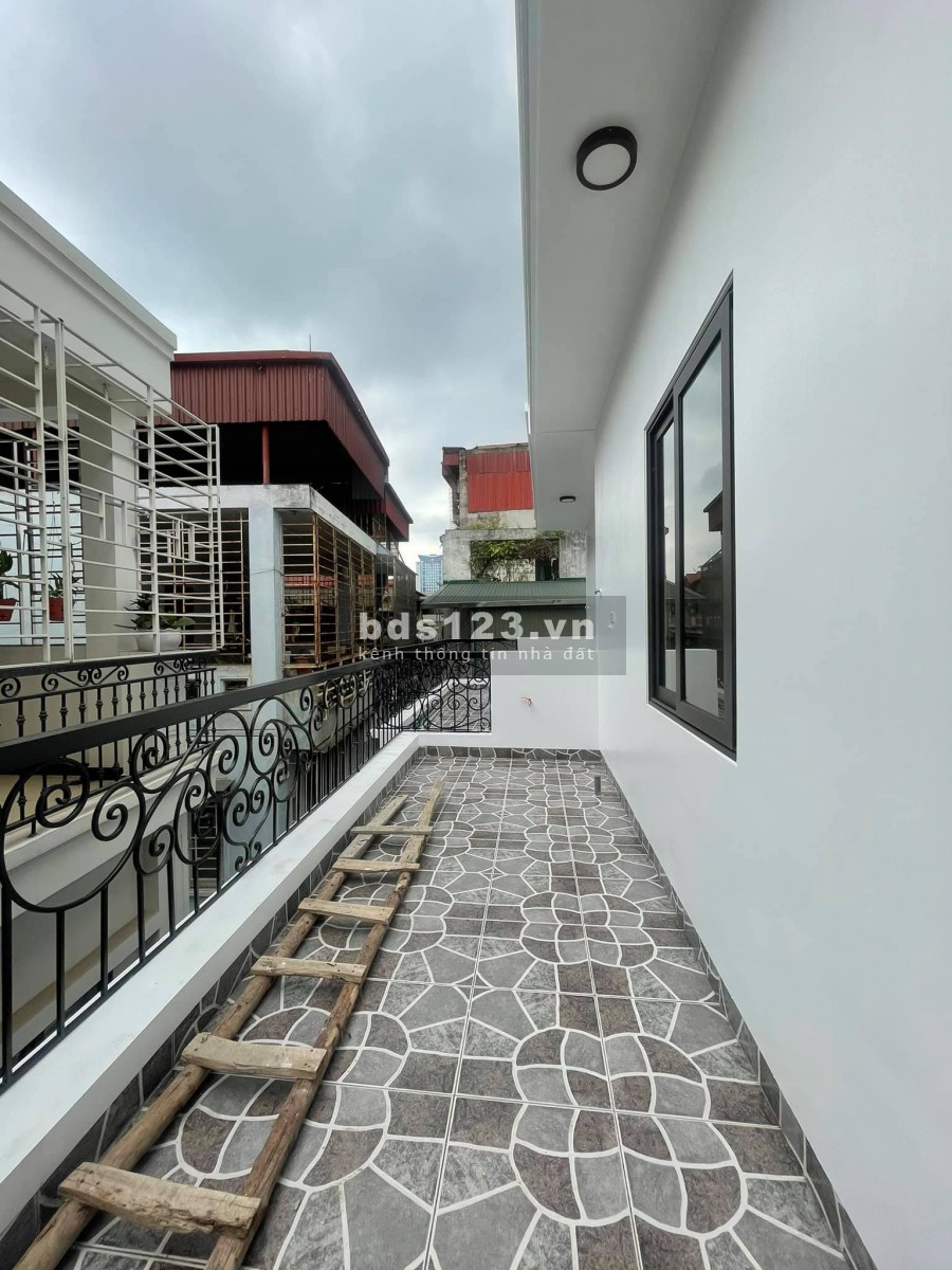 Đẹp hơn Ngọc Trinh! bán gấp nhà 5 tầng mới xây xong, đường Cầu Giấy, Q.Cầu Giấy, Dt 35m2, mt 5m. Giá Chỉ 5.1 tỷ. Gọi ngay kẻo lỡ