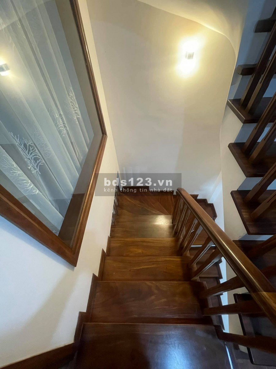 Đẹp hơn Ngọc Trinh! bán gấp nhà 5 tầng mới xây xong, đường Cầu Giấy, Q.Cầu Giấy, Dt 35m2, mt 5m. Giá Chỉ 5.1 tỷ. Gọi ngay kẻo lỡ