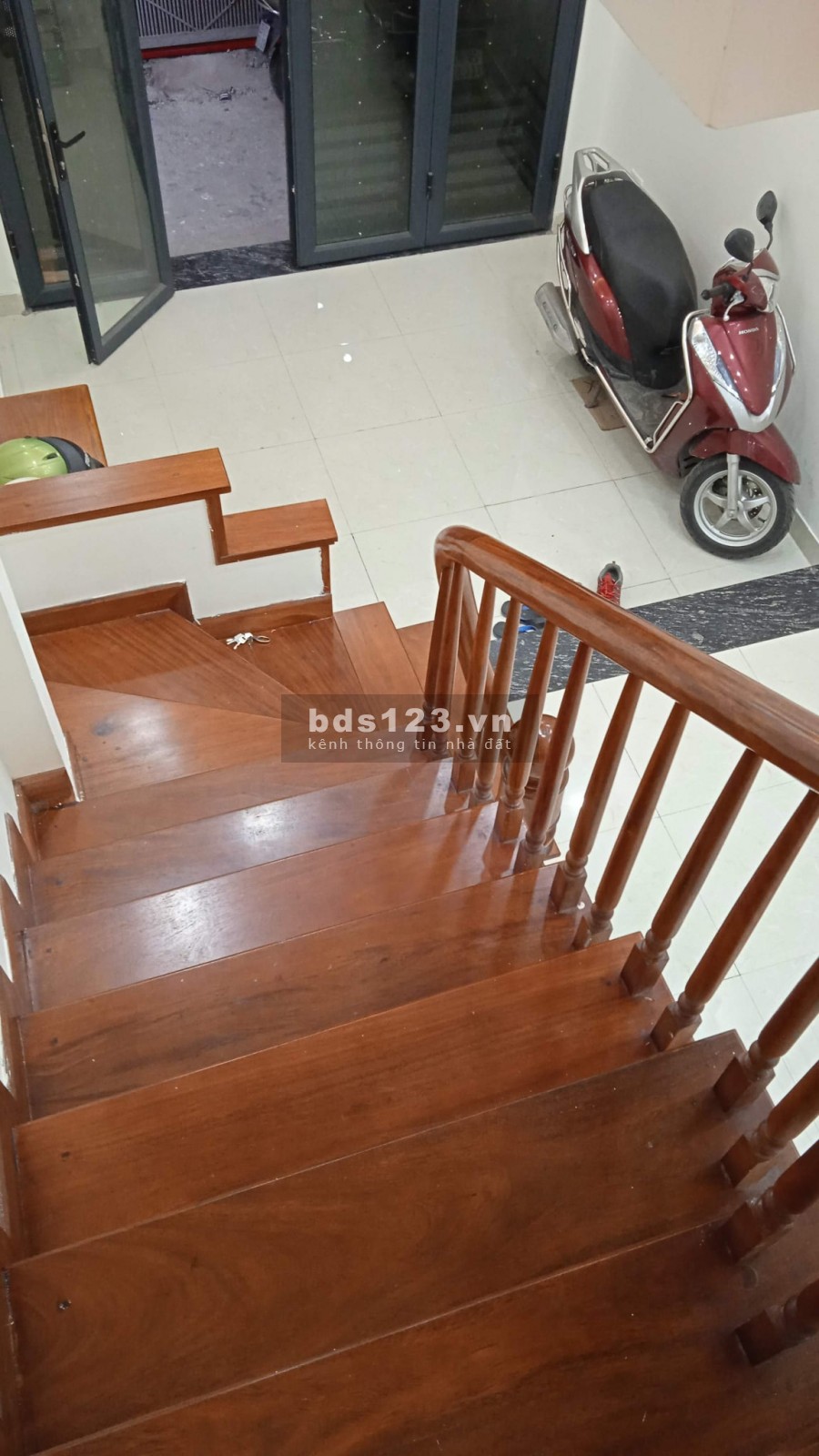 Nhà bán Vũ Ngọc Phan, Đống Đa. Nhà mới 5 tầng, 2 mặt tiền. Diện tích 39m2. Giá 5.4 tỷ.