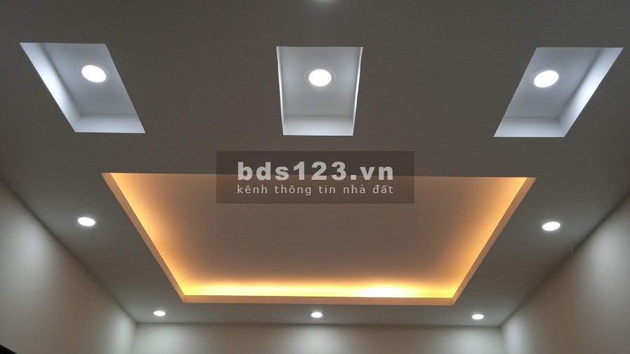 Nhà bán Vũ Ngọc Phan, Đống Đa. Nhà mới 5 tầng, 2 mặt tiền. Diện tích 39m2. Giá 5.4 tỷ.