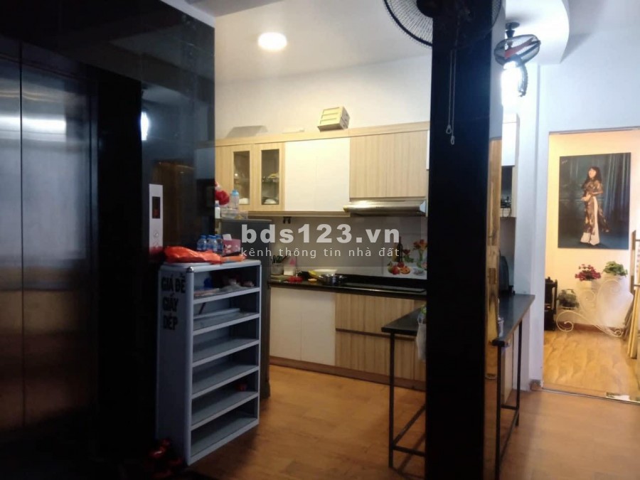 Nhà lô góc Trần Duy Hưng, ô tô đỗ cửa, DT 70m2xMT 12m , 6 tầng , giá 13.9 tỷ