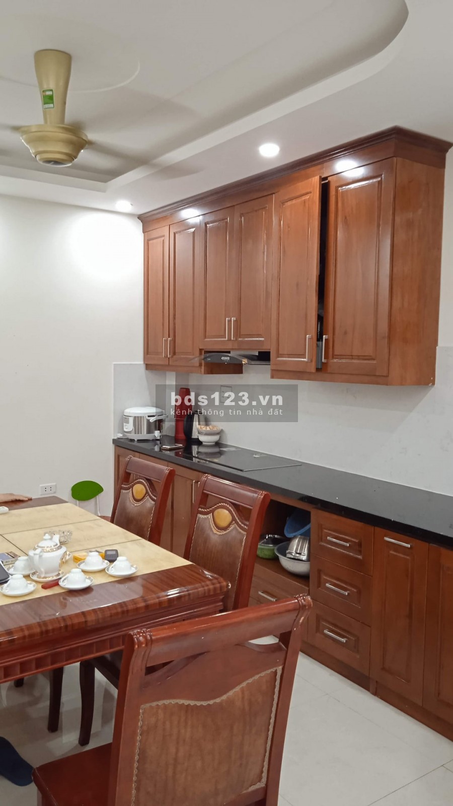 Nhà bán Vũ Ngọc Phan, Đống Đa. Nhà mới 5 tầng, 2 mặt tiền. Diện tích 39m2. Giá 5.4 tỷ.