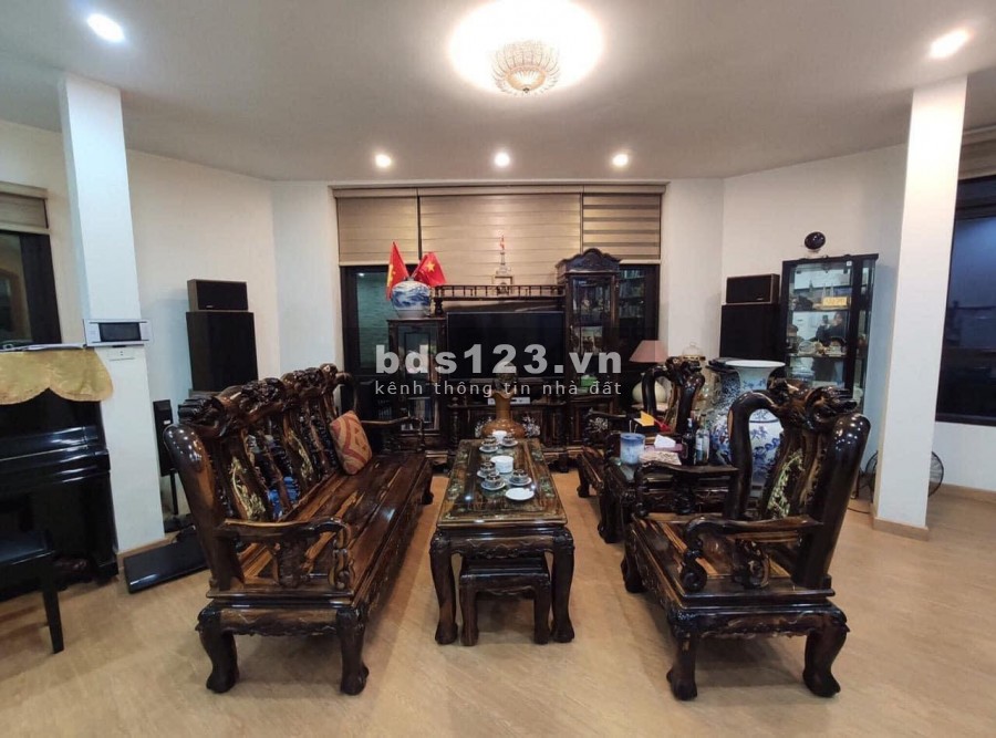 Nhà lô góc Hoàng Quốc Việt kinh doanh tốt, DT 56m2x MT 10m, 7 tầng có thang máy Giá 11,7 tỷ
