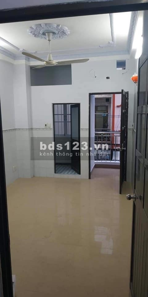 Bán nhà 4 tầng đường Hoàng Diệu Phường 8 Quận 4 giá 4,3 tỷ.
