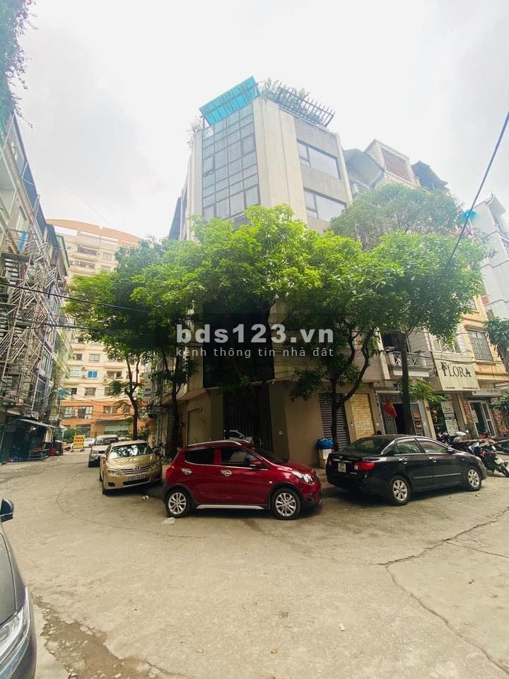 Nhà lô góc Hoàng Quốc Việt kinh doanh tốt, DT 56m2x MT 10m, 7 tầng có thang máy Giá 11,7 tỷ