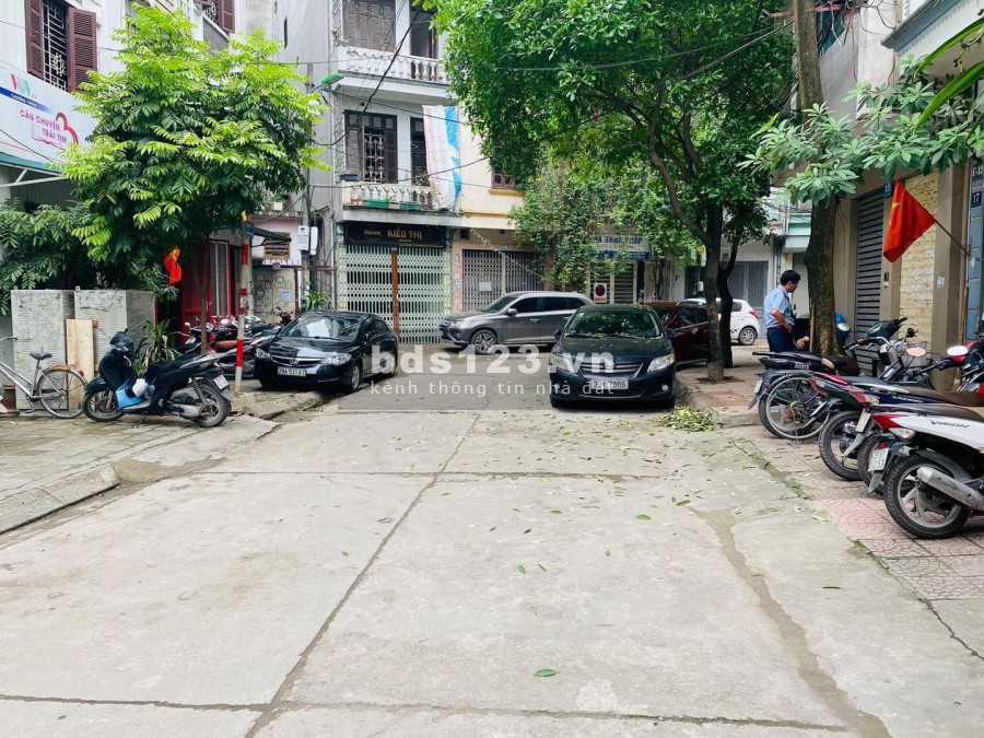 Nhà lô góc Hoàng Quốc Việt kinh doanh tốt, DT 56m2x MT 10m, 7 tầng có thang máy Giá 11,7 tỷ