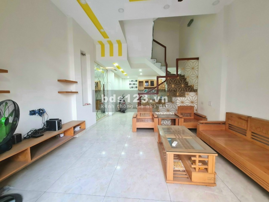 Nhà 4 tầng, HXH Lạc Long Quân, gần Chợ Tân Bình. 6,2 tỷ.