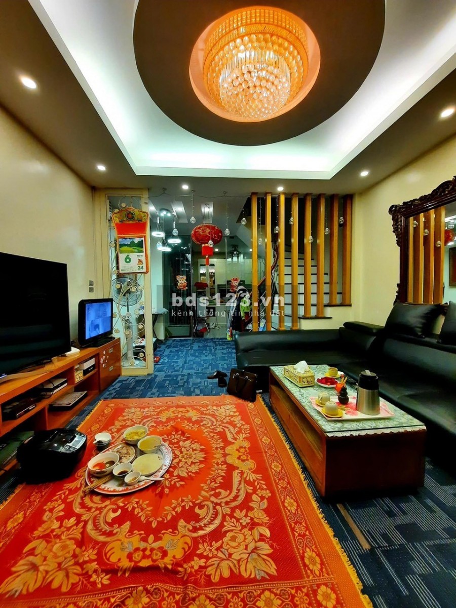 OTO ĐỖ CỬA CHỦ ĐỂ LẠI TOÀN BỘ NỘI THẤT 2 MẶT NGÕ