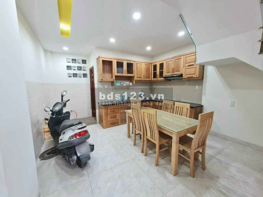 Nhà 4 tầng, HXH Lạc Long Quân, gần Chợ Tân Bình. 6,2 tỷ.