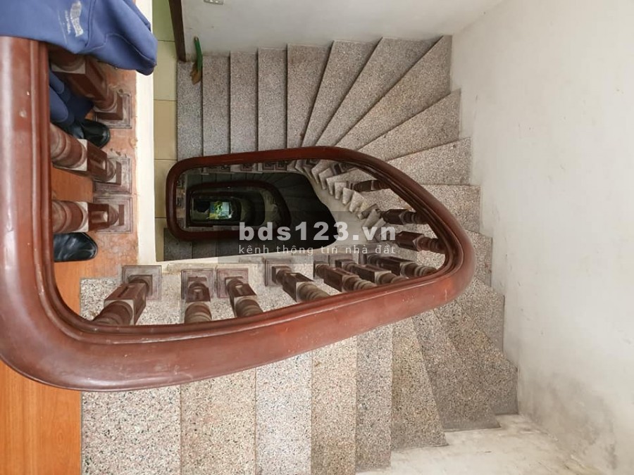 Bán nhà mặt phố Nguyễn Lân, Kinh doanh mạnh, 2 vỉa hè 35m2 x 5 Tầng x MT 3.5m giá 7.9 tỷ