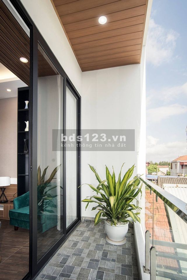 Bán nhà Ngọc Lâm 40m2 3 mặt thoáng 15m ô tô đỗ 50m Gara giá 3.09 tỷ