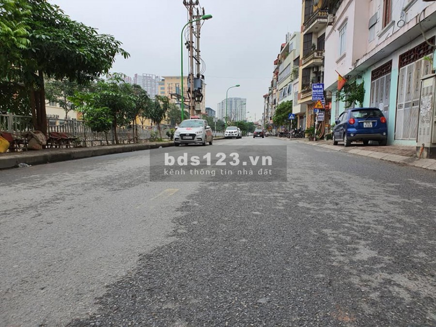 Bán nhà mặt phố Nguyễn Lân, Kinh doanh mạnh, 2 vỉa hè 35m2 x 5 Tầng x MT 3.5m giá 7.9 tỷ